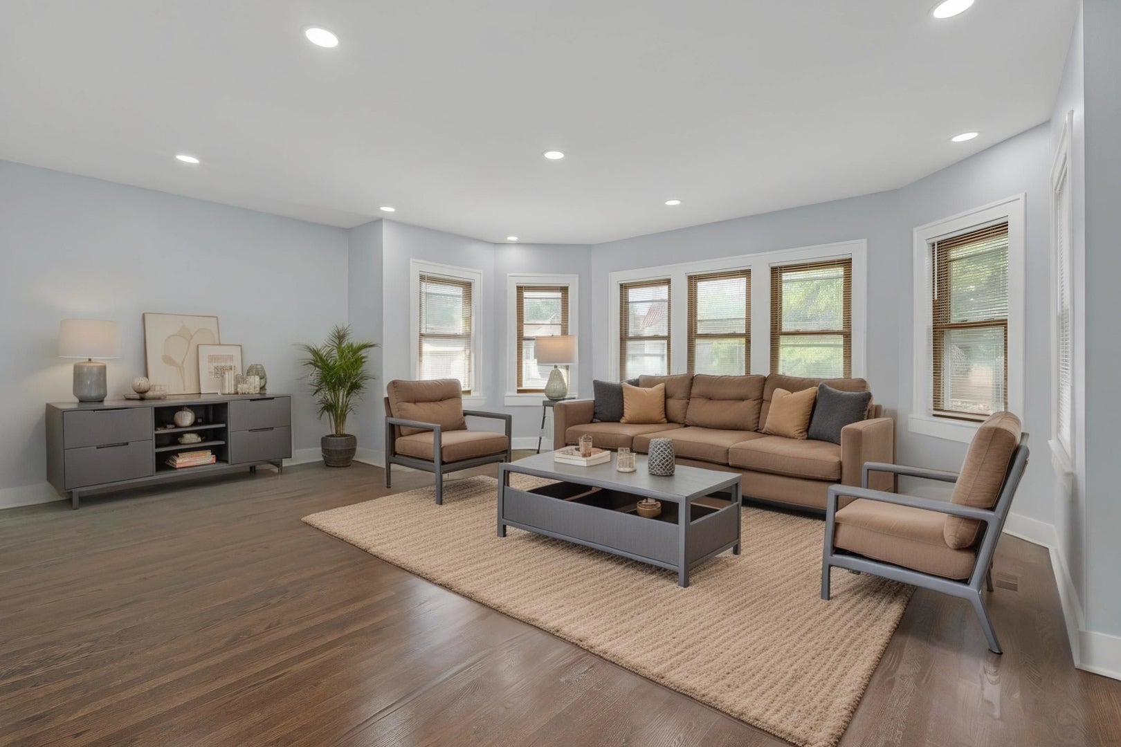 2539 W Morse Avenue