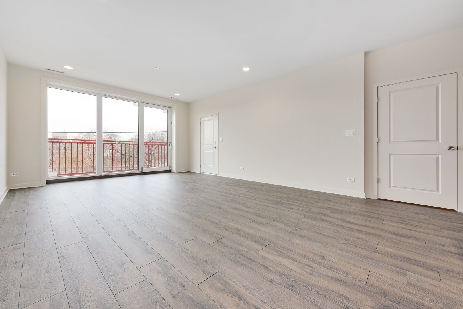 2824 W VAN BUREN Street 201