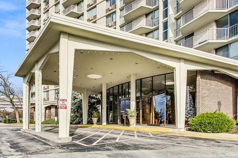 Tiny photo for 20 N Tower Road #6J, Oak Brook, IL 60523 (MLS # 12515029)