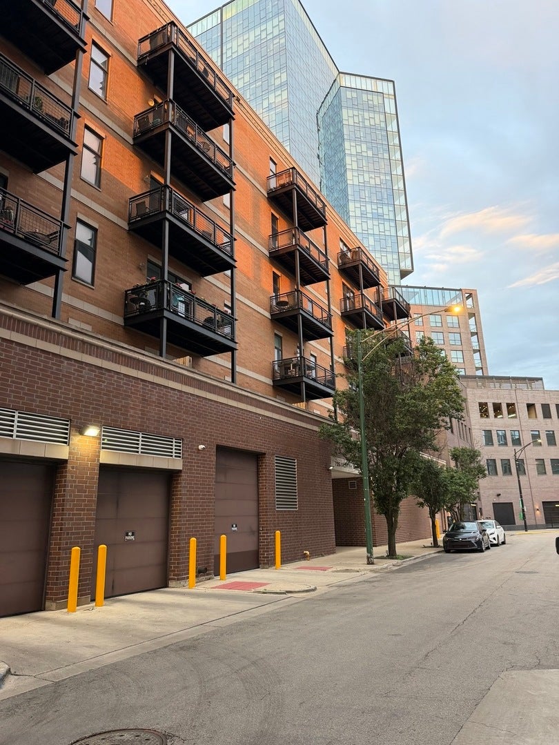 725 N Aberdeen Street 209