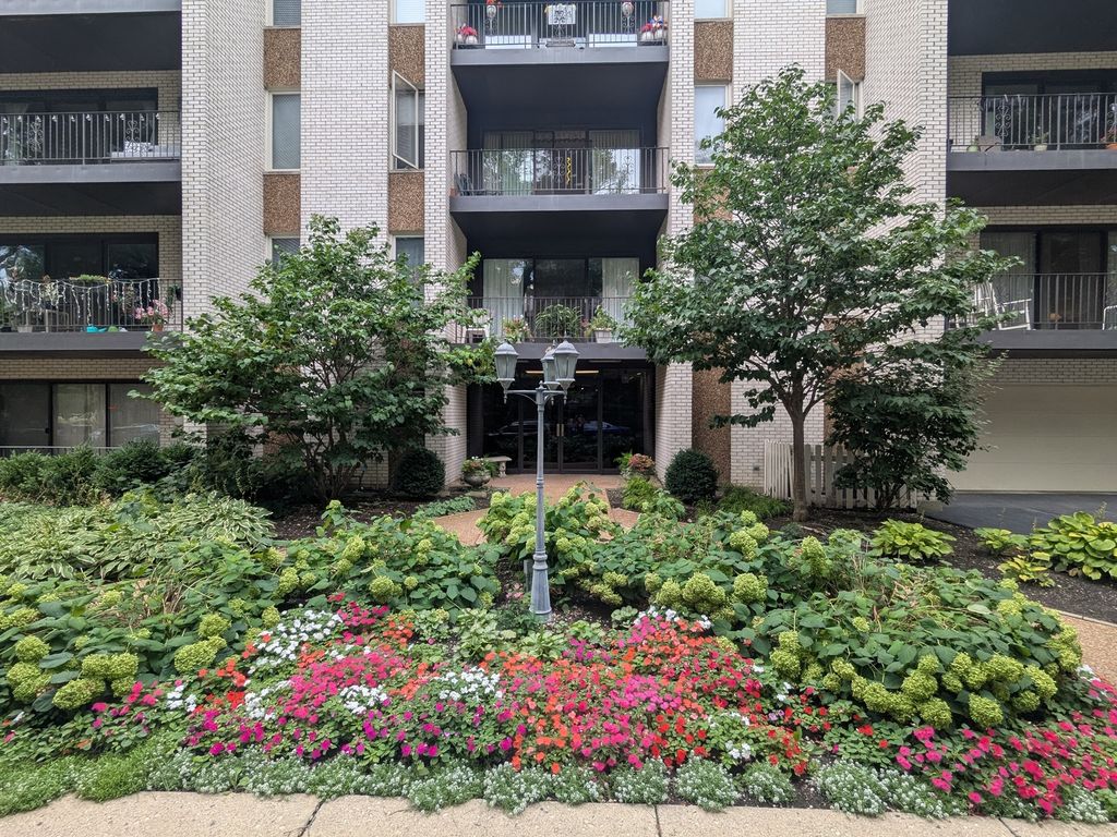 Photo for 410 Ashland Avenue #1A, River Forest, IL 60305 (MLS # 12456440)