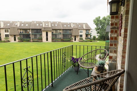Tiny photo for 15713 OLD ORCHARD Court #2S, Orland Park, IL 60462 (MLS # 12691441)