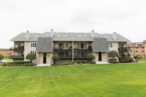 Tiny photo for 15713 OLD ORCHARD Court #2S, Orland Park, IL 60462 (MLS # 12691441)