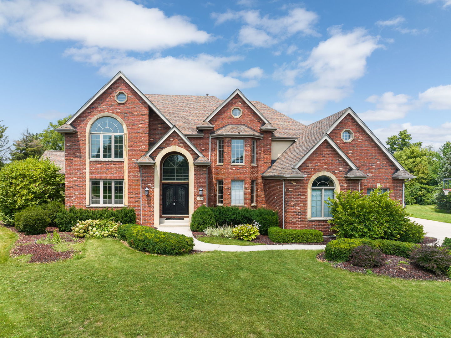 21588 Williamsburg Court
