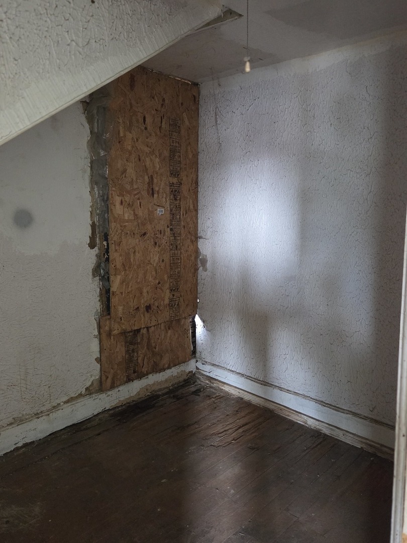 8847 S BURLEY Avenue