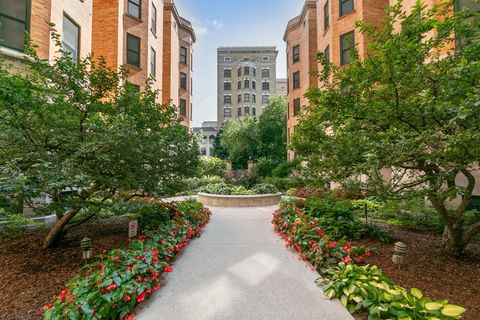 Tiny photo for 550 W Surf Street #C316, Chicago, IL 60657 (MLS # 12454392)