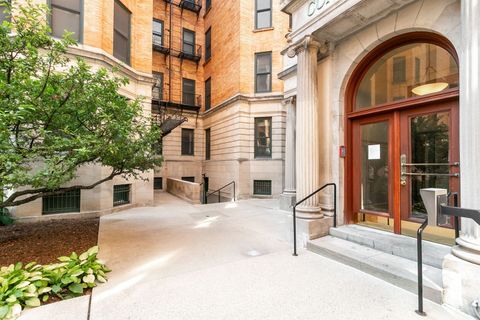 Tiny photo for 550 W Surf Street #C316, Chicago, IL 60657 (MLS # 12454392)