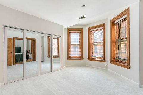 Tiny photo for 550 W Surf Street #C316, Chicago, IL 60657 (MLS # 12454392)