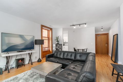 Tiny photo for 550 W Surf Street #C316, Chicago, IL 60657 (MLS # 12454392)