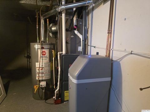 Tiny photo for 2432 Northridge Dr, Quincy, IL 62305 (MLS # 12592358)