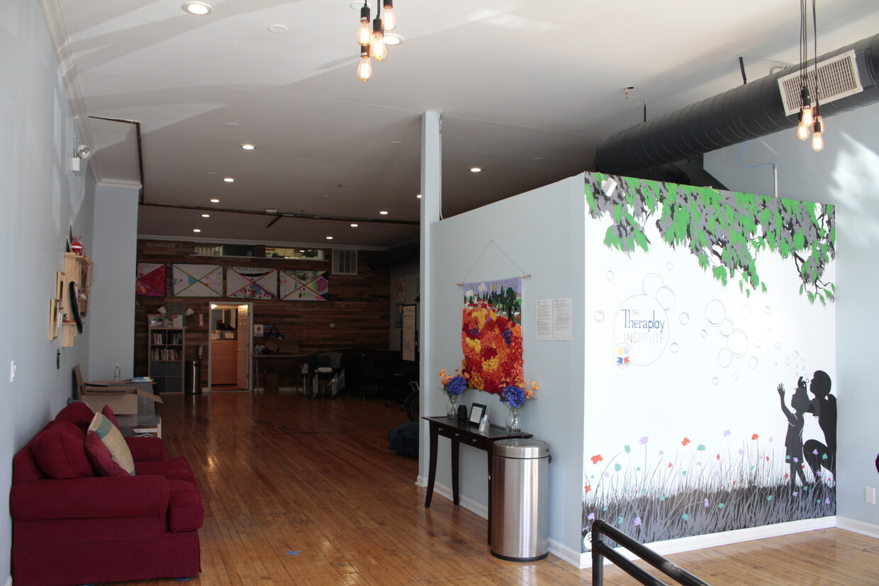 1224 W Belmont Avenue