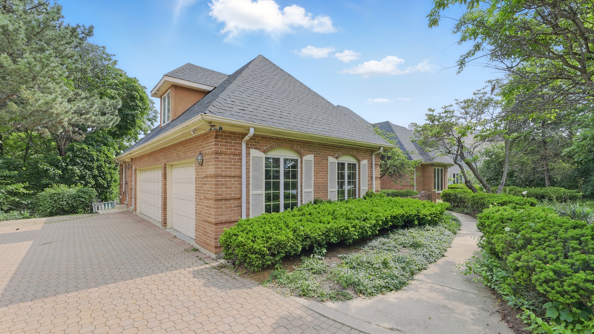 812 Saint Stephens Green