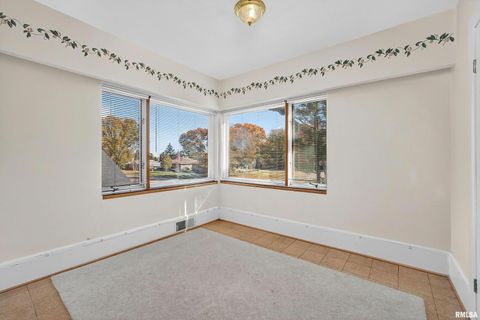 Tiny photo for 1228 COFFELT Avenue, Bettendorf, IA 52722 (MLS # 12591415)