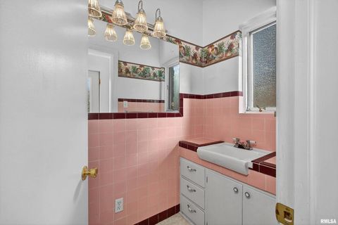 Tiny photo for 1228 COFFELT Avenue, Bettendorf, IA 52722 (MLS # 12591415)