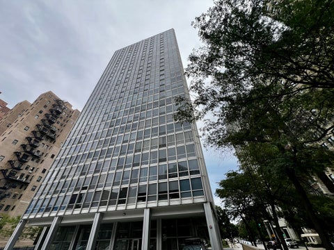 Photo of 2400 N Lakeview Avenue #1007, Chicago, IL 60614 (MLS # 12757040)