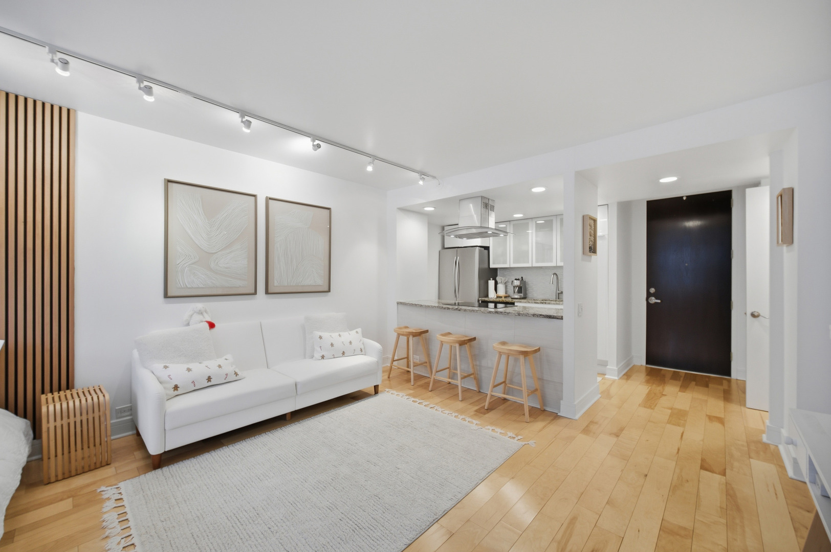 535 N MICHIGAN Avenue 1210