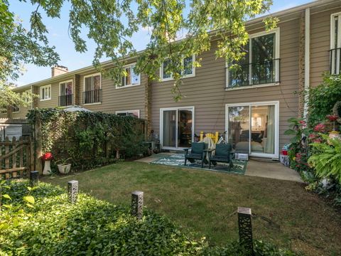 Tiny photo for 315 Hawthorn Avenue #E, Glencoe, IL 60022 (MLS # 12579449)