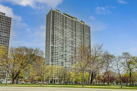 Photo of 2800 N Lake Shore Drive #4216, Chicago, IL 60657 (MLS # 12400067)