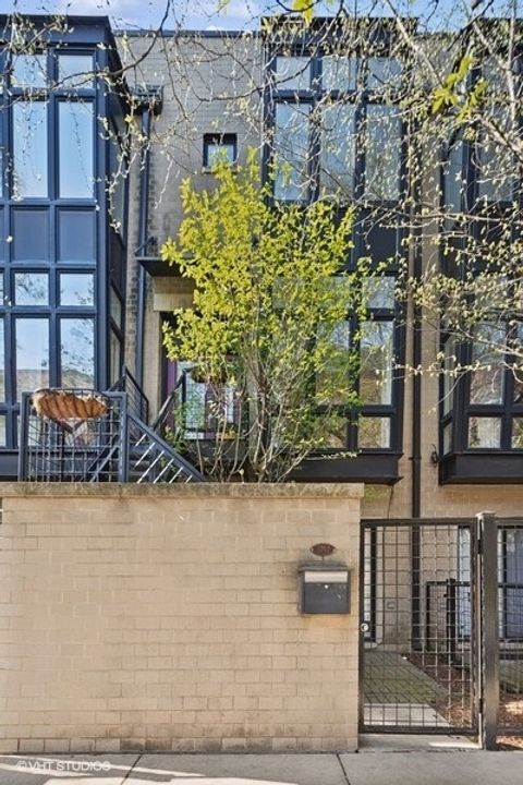 1707 W Diversey Parkway Chicago IL 60614