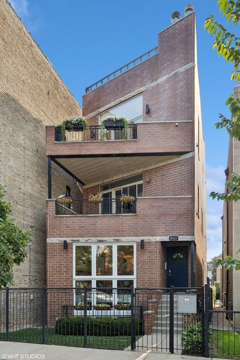 Photo of 1655 N Campbell Avenue #1, Chicago, IL 60647 (MLS # 12438103)