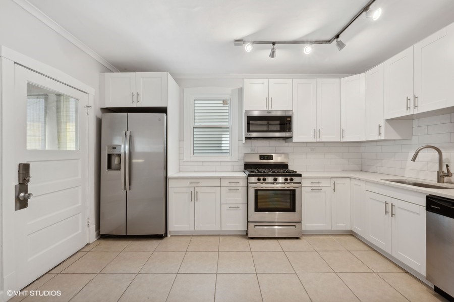 2939 N Ashland Avenue 1