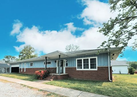 Photo of 1401 E St Louis Street, West Frankfort, IL 62896 (MLS # 12577301)