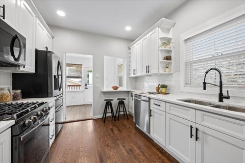Tiny photo for 5107 N Lowell Avenue, Chicago, IL 60630 (MLS # 12737318)