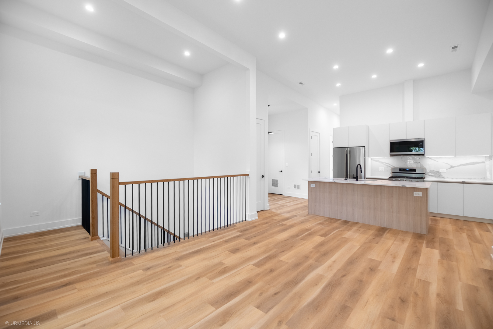 2113 N Kenmore Avenue 3