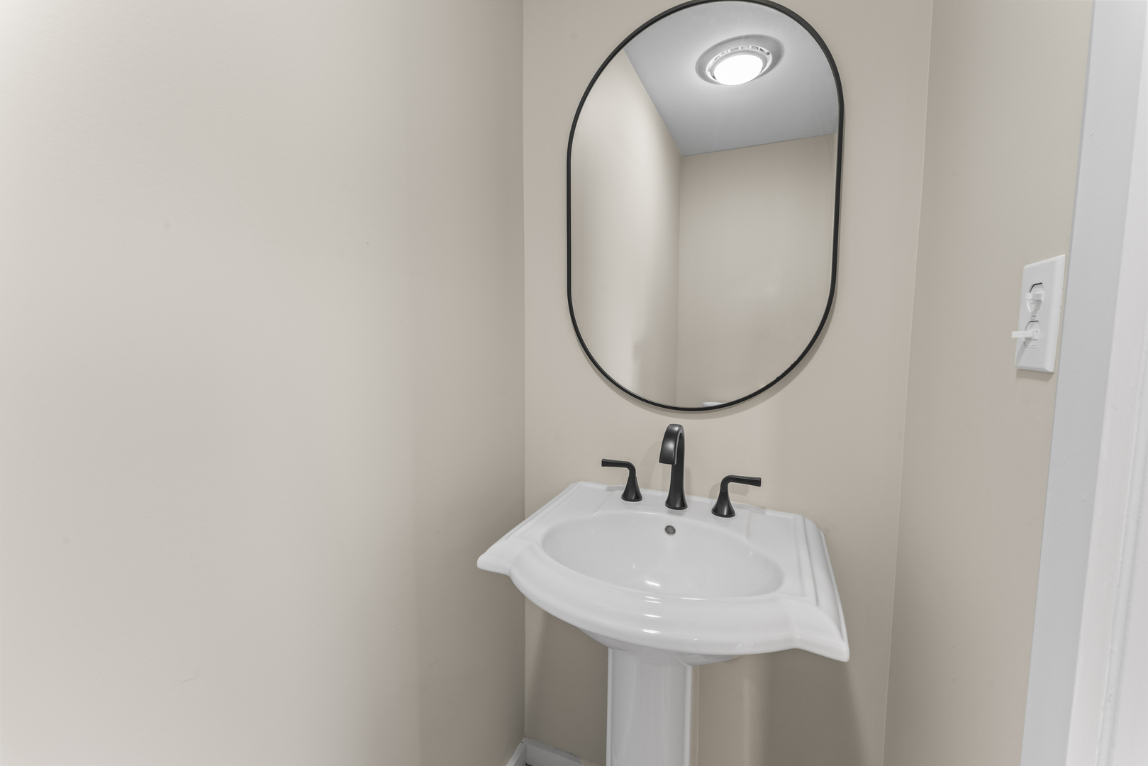 Union, Illinois 60180, United States, 4 Bedrooms Bedrooms, ,2 BathroomsBathrooms,Residential,Active,247225