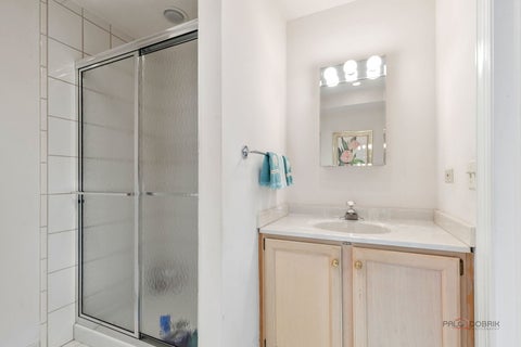Tiny photo for 1 Briarwood Lane, Lincolnshire, IL 60069 (MLS # 12748010)