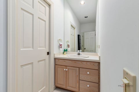 Tiny photo for 1 Briarwood Lane, Lincolnshire, IL 60069 (MLS # 12748010)