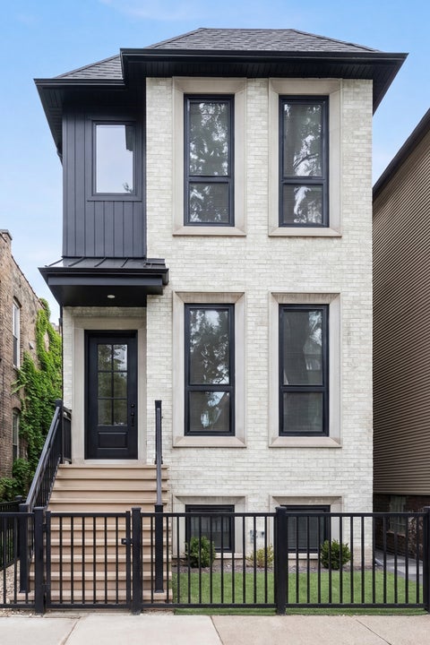 Photo of 1442 W Fletcher Street, Chicago, IL 60657 (MLS # 12685386)