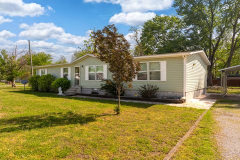 Tiny photo for 104 S Wells Street, Duquoin, IL 62832 (MLS # 12621184)