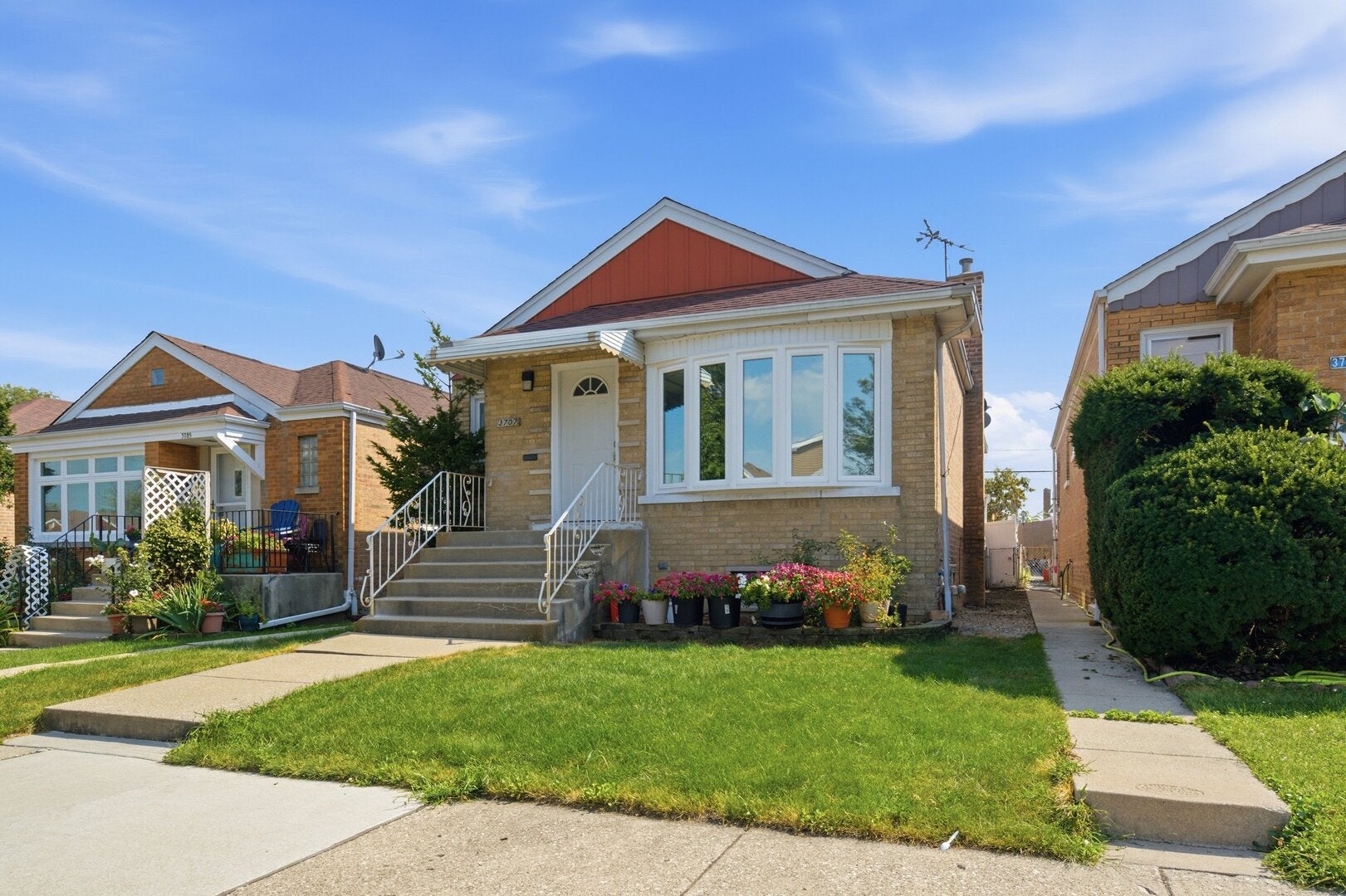 3707 W 70th Place W