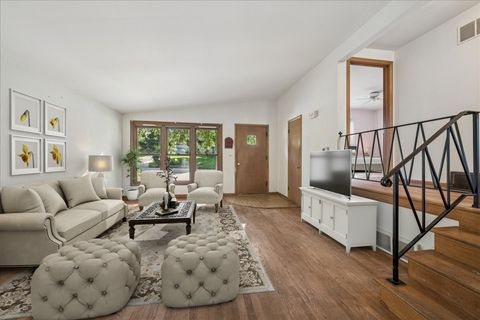 Tiny photo for 1004 S Grove Avenue, Barrington, IL 60010 (MLS # 12484380)