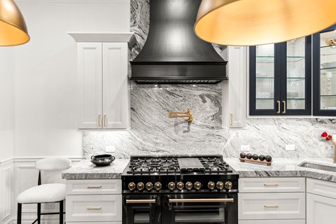 Tiny photo for 515 E Oakwood Boulevard, Chicago, IL 60653 (MLS # 12535051)