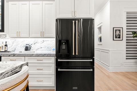 Tiny photo for 515 E Oakwood Boulevard, Chicago, IL 60653 (MLS # 12535051)