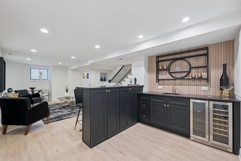 Tiny photo for 515 E Oakwood Boulevard, Chicago, IL 60653 (MLS # 12535051)