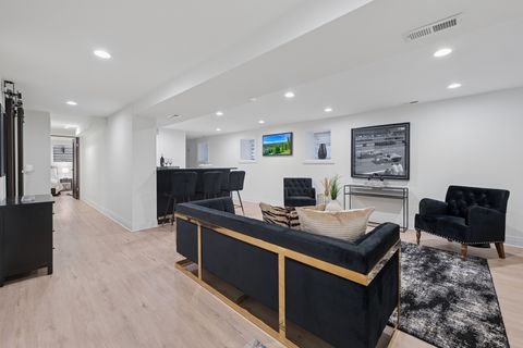 Tiny photo for 515 E Oakwood Boulevard, Chicago, IL 60653 (MLS # 12535051)