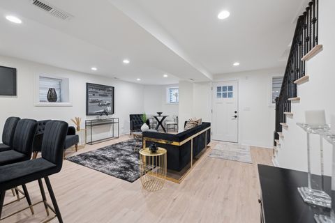 Tiny photo for 515 E Oakwood Boulevard, Chicago, IL 60653 (MLS # 12535051)