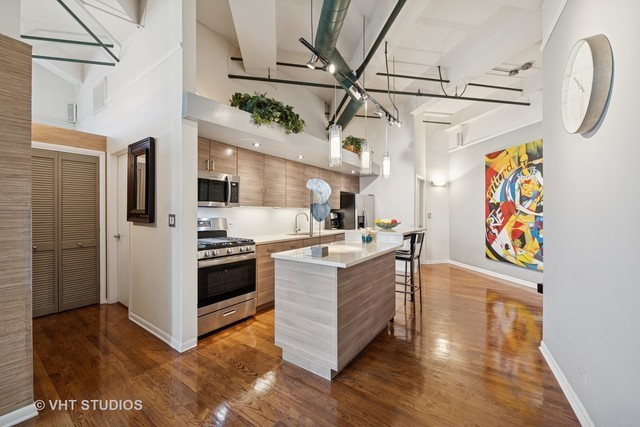 2222 W Diversey Avenue 407