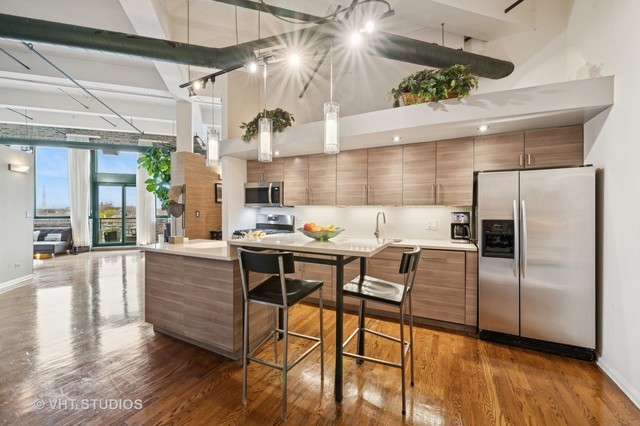 2222 W Diversey Avenue 407