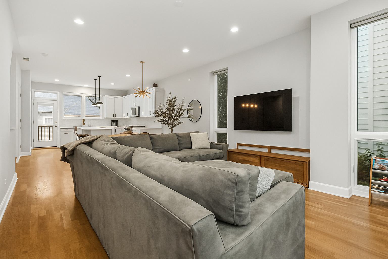 4419 W Waveland Avenue