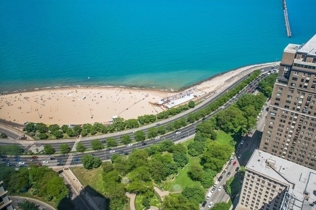 950 N Michigan Avenue 4005