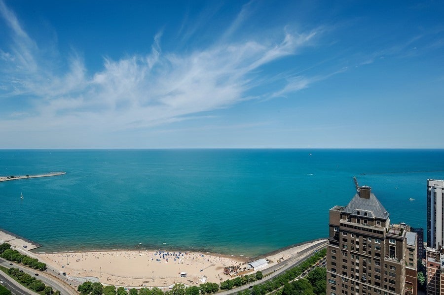 950 N Michigan Avenue 4005