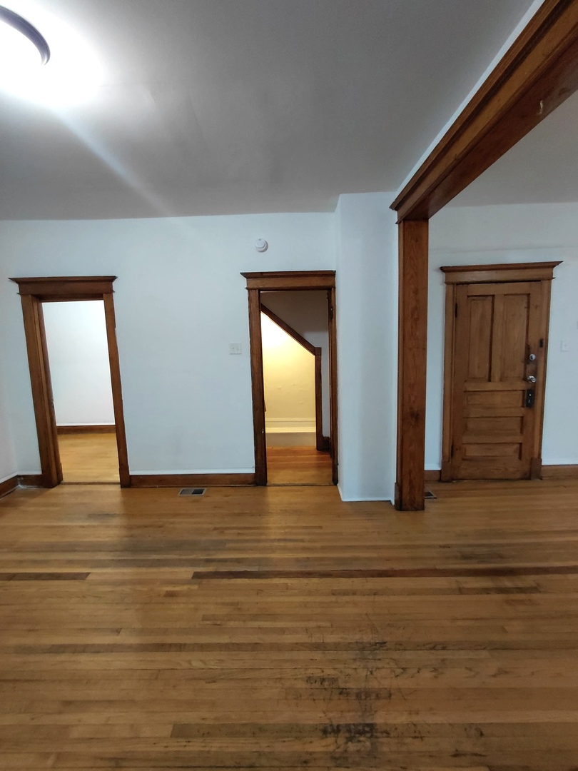 2215 S Albany Avenue 1F