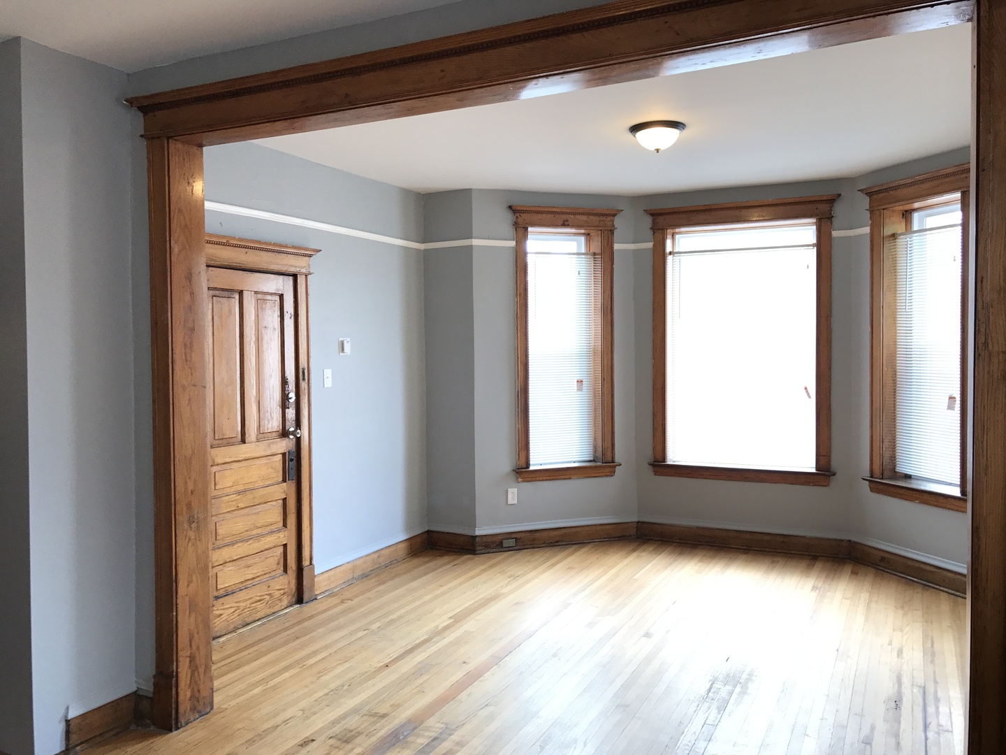 2215 S Albany Avenue 1F