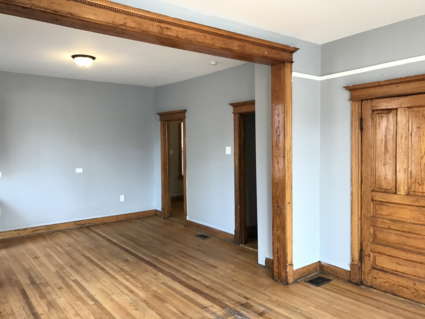 2215 S Albany Avenue 1F