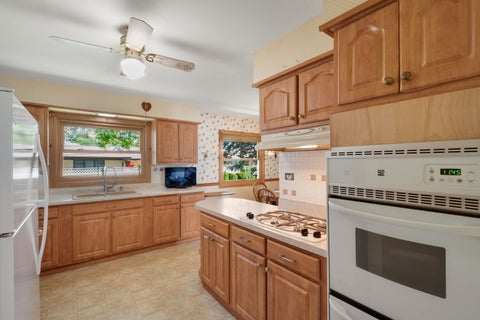 Tiny photo for 472 W Walnut Avenue, Des Plaines, IL 60016 (MLS # 12674753)