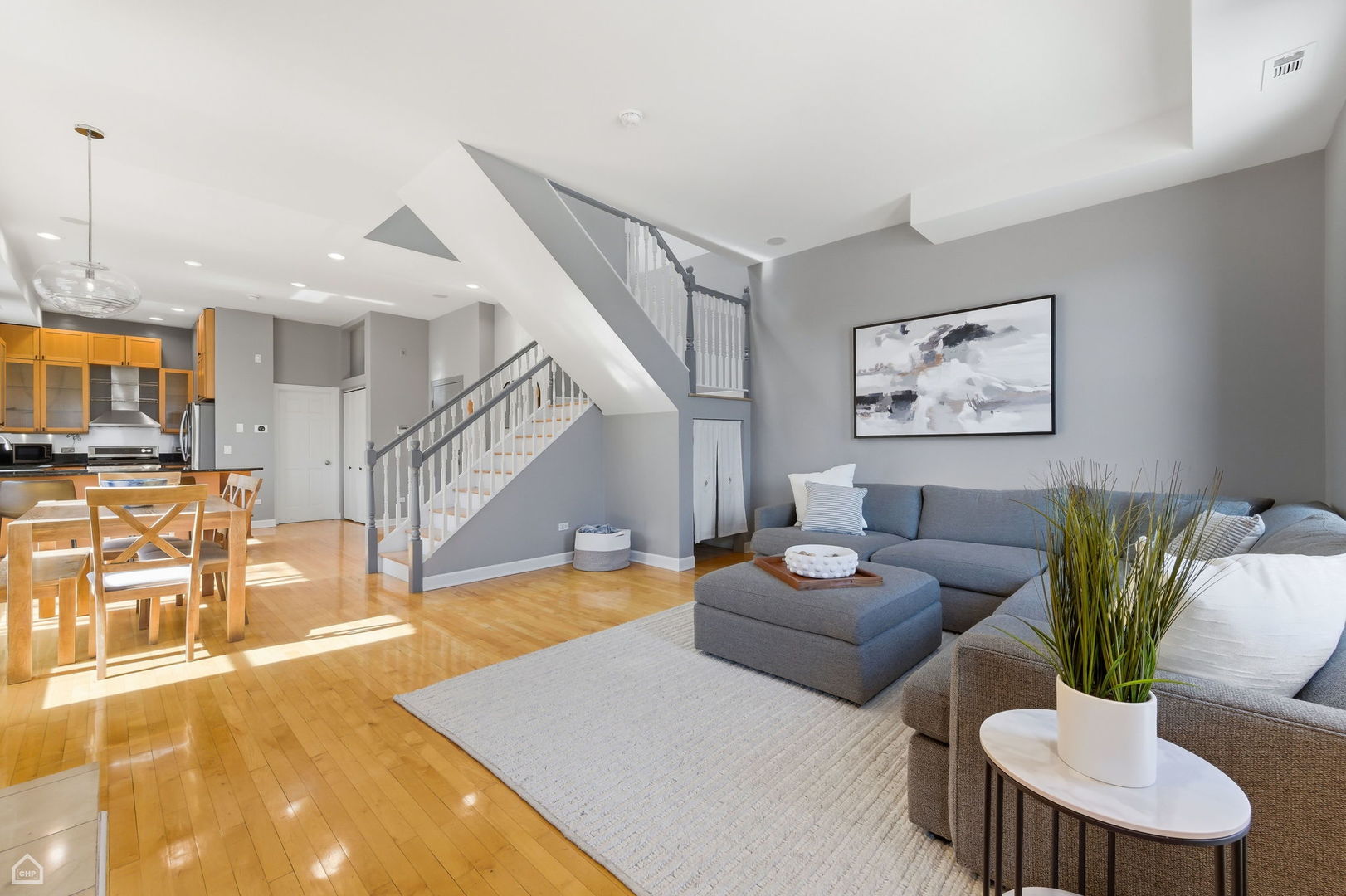 1500 N Greenview Avenue 2F